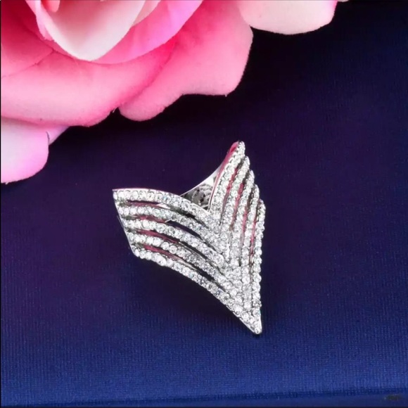 New gorgeous ring - Picture 3 of 4